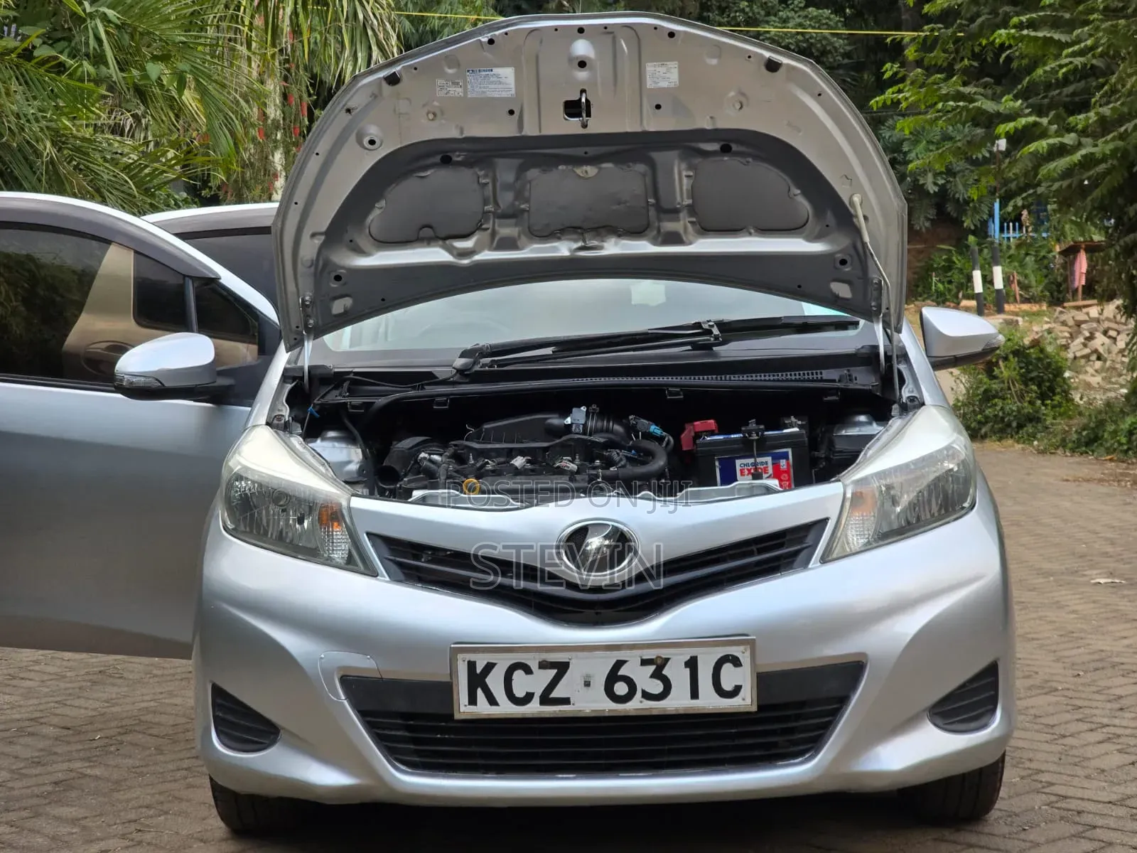 Toyota Vitz 2013 Silver