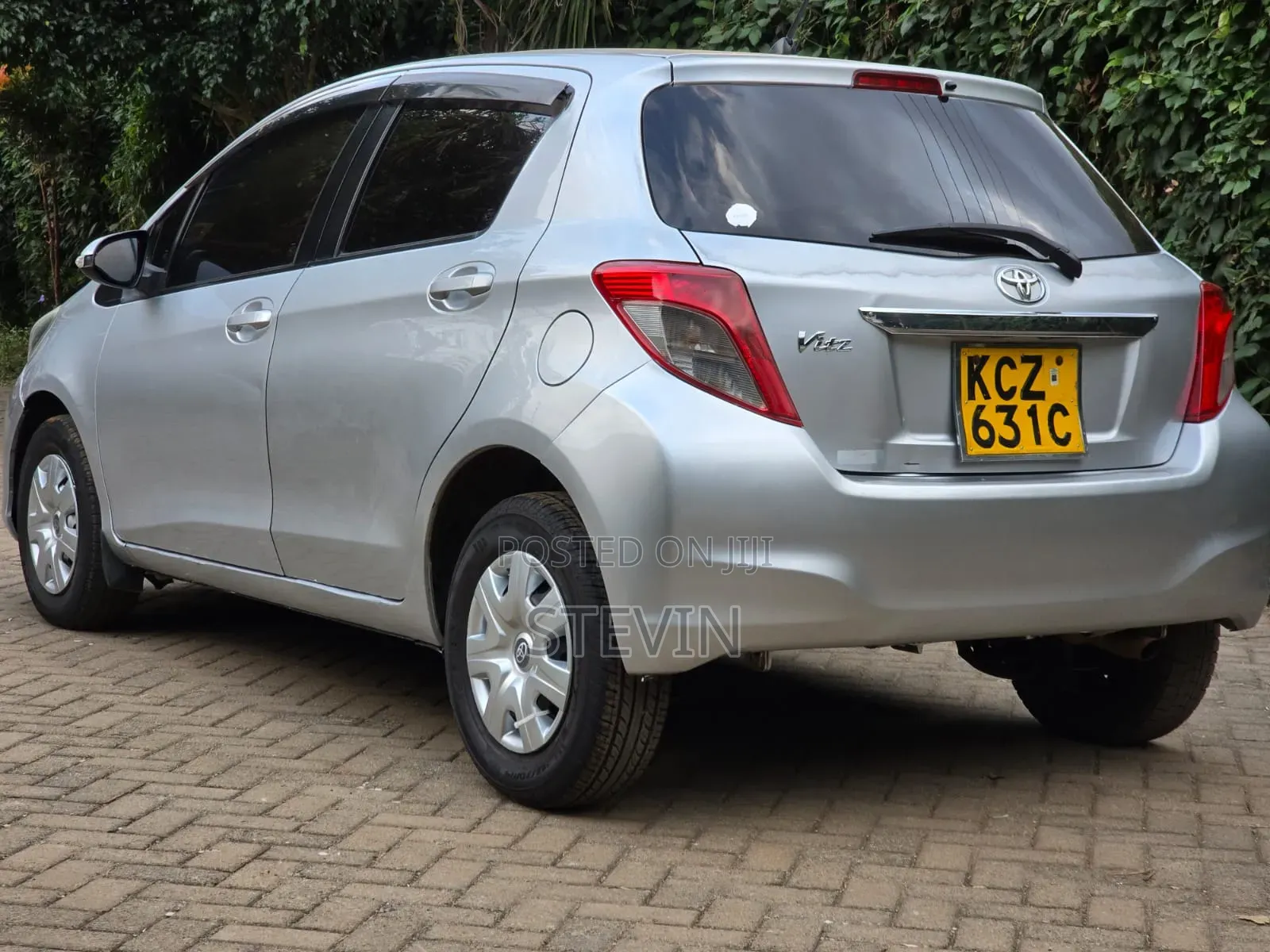 Toyota Vitz 2013 Silver