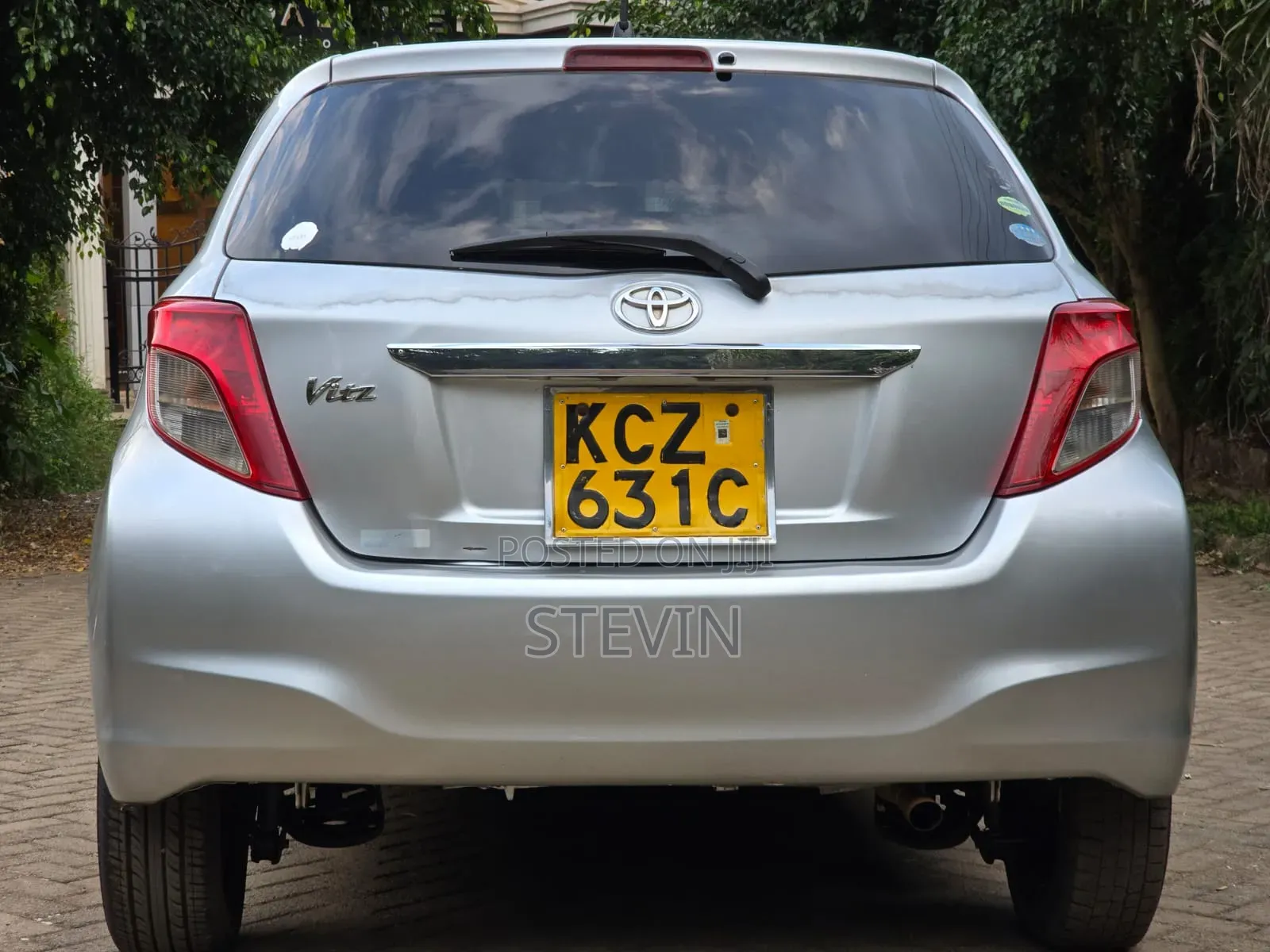 Toyota Vitz 2013 Silver