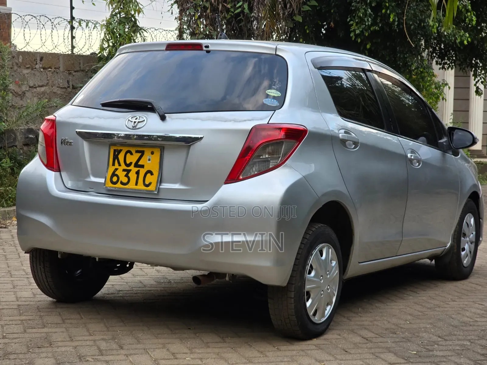 Toyota Vitz 2013 Silver