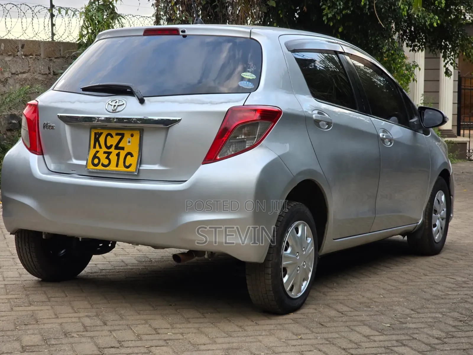 Toyota Vitz 2013 Silver