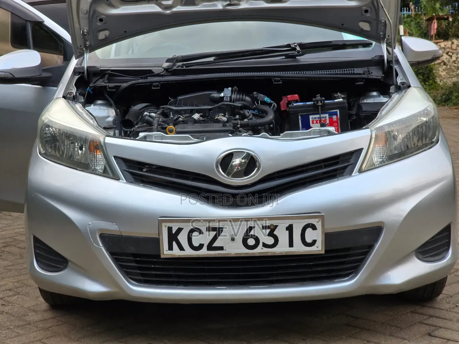 Toyota Vitz 2013 Silver