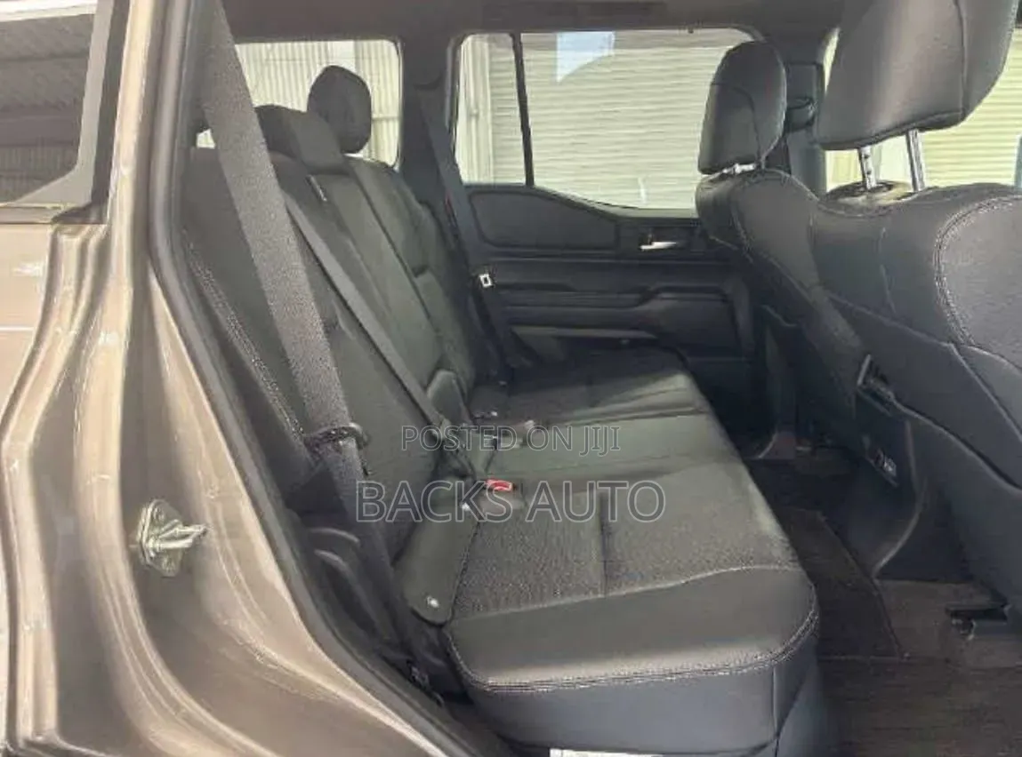 Toyota Land Cruiser Prado 2024