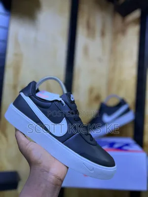 Nike Sniker