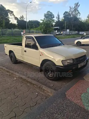 Isuzu D-MAX 2002 Beige