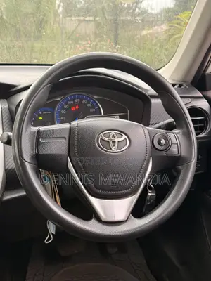 Toyota Corolla Fielder 1.5 Hybrid FWD 2013 White