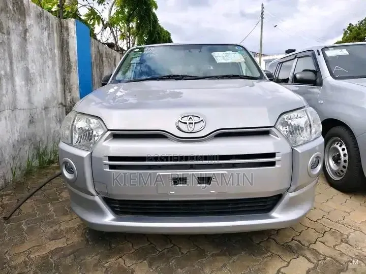 Toyota Axio 2019 Silver