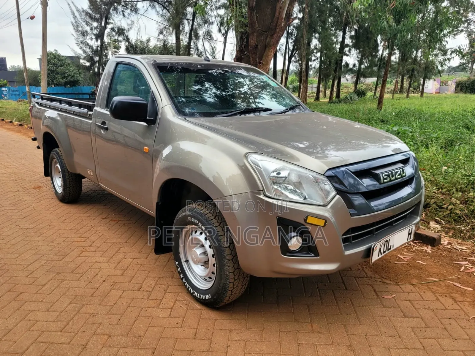Isuzu D-MAX 2023 Gray