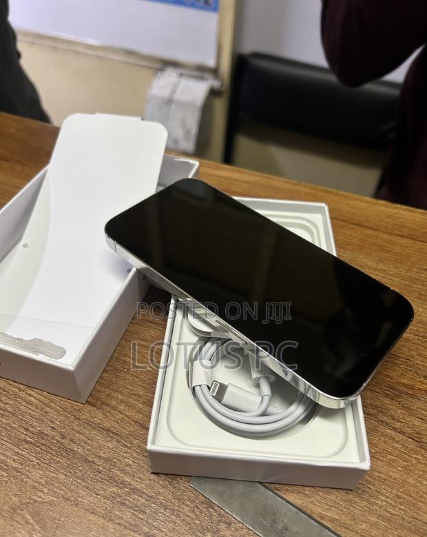 New Apple iPhone 14 Pro 256 GB Silver - thumbnail 2