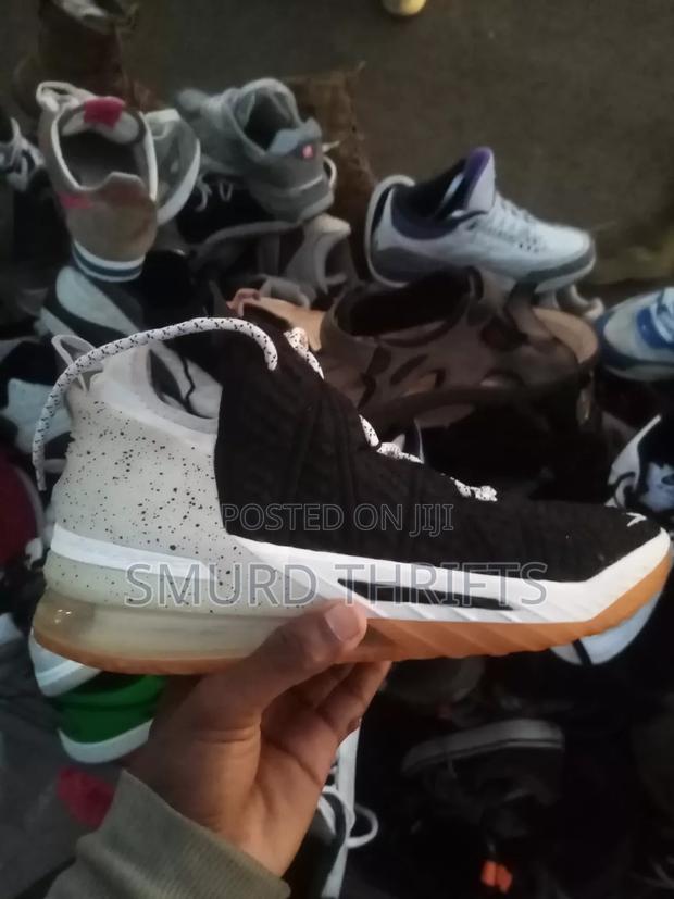 Nike Lebron 18 - thumbnail 2