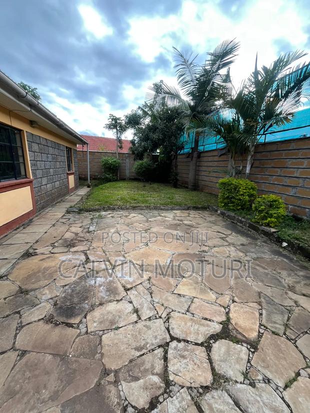 3bdrm Bungalow in Ngong Road Near Vet, Junction for rent