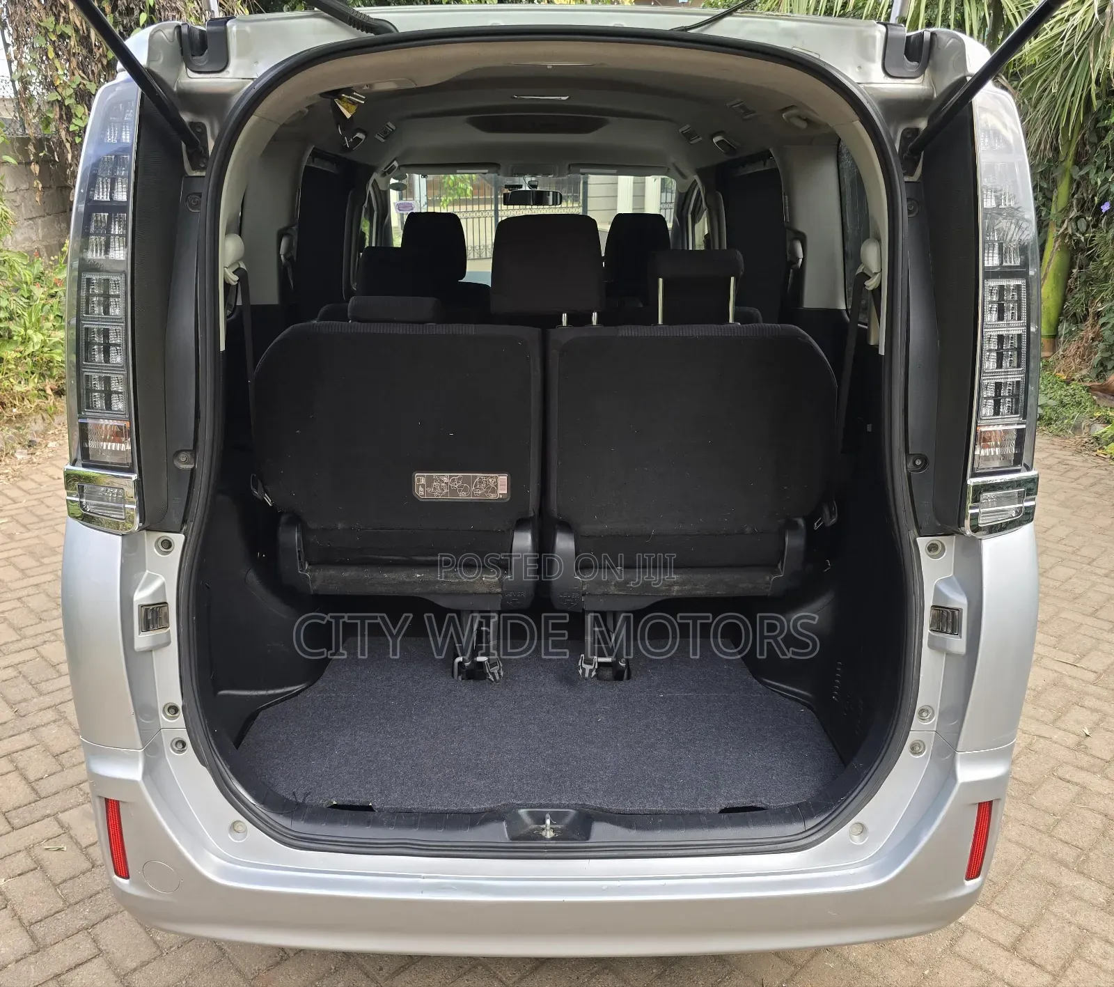 Toyota Voxy 2016 Silver