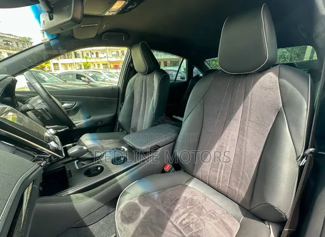 Toyota Crown 2020 White