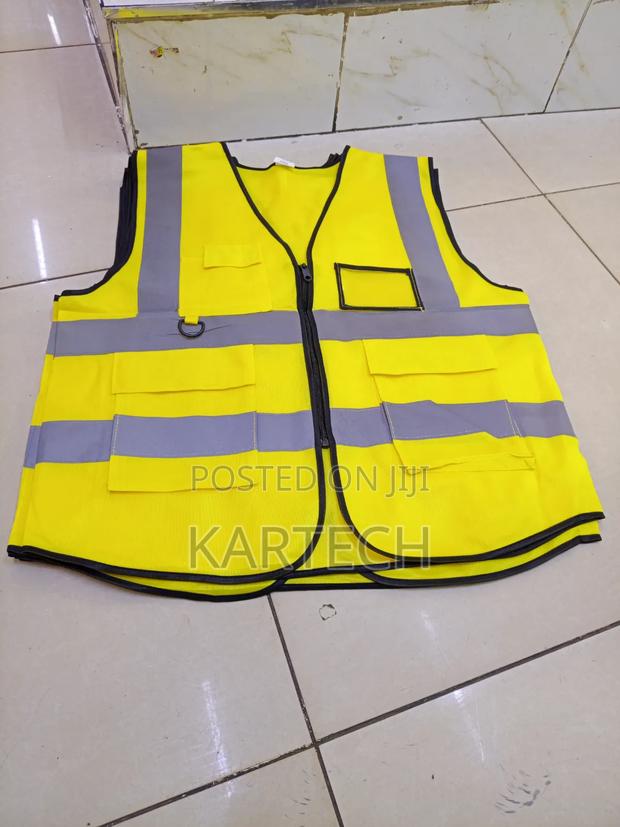 Industrial Reflector Safety Vest – Yellow Zip-up Design With Pockets