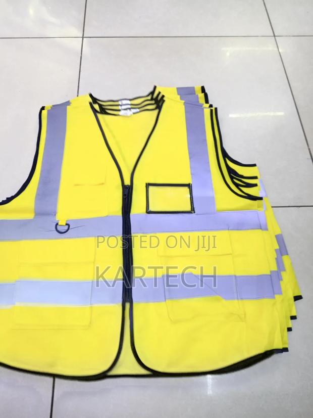 Heavy-duty Reflective Work Vest With Multiple Storage Pockets