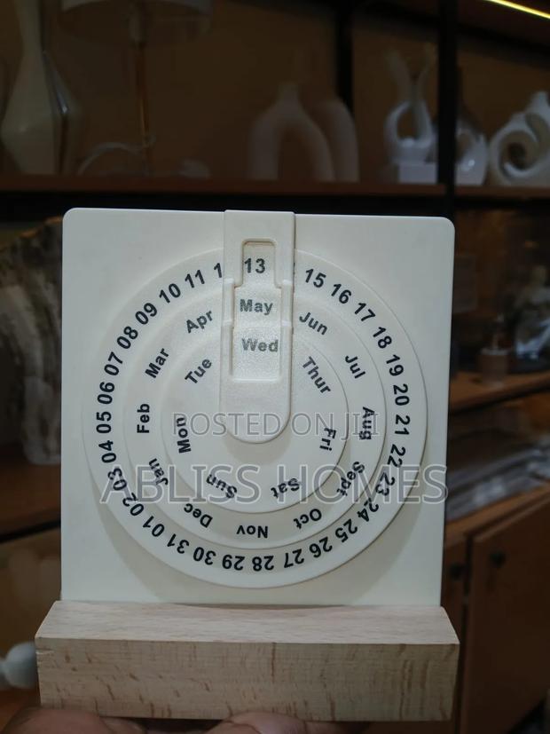 Rotating Desk Calendar - thumbnail 3