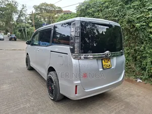 Toyota Noah 2016 Silver