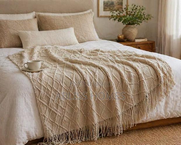 Decorative Knitted Throw Blankets - thumbnail 3