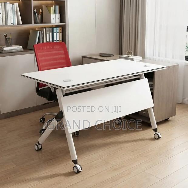 Modern Training Table With Folding Mechanism