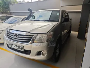 Toyota Hilux 2012 Gold