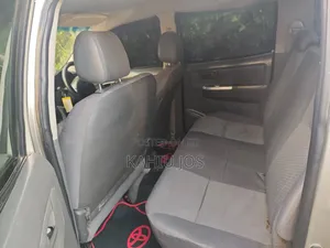 Toyota Hilux 2012 Gold