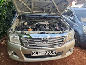 Toyota Hilux 2012 Gold