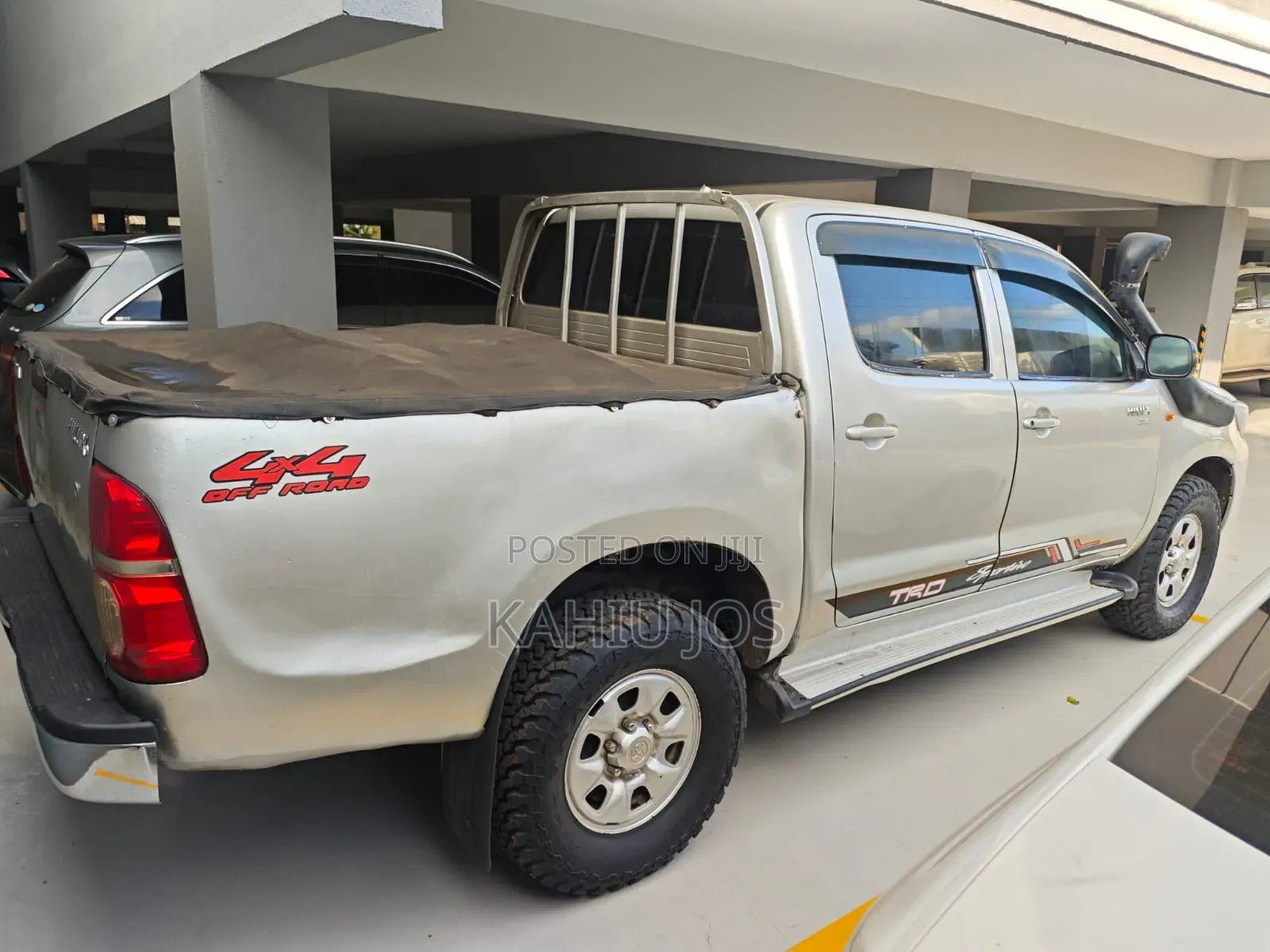 Toyota Hilux 2012 Gold