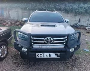 Toyota Hilux 2017 Silver