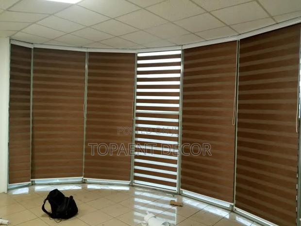 Let's Blinds Take Center Stage Horizontal Office Blinds - main view