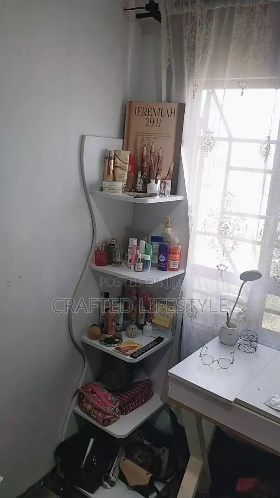Corner Shelf - main view