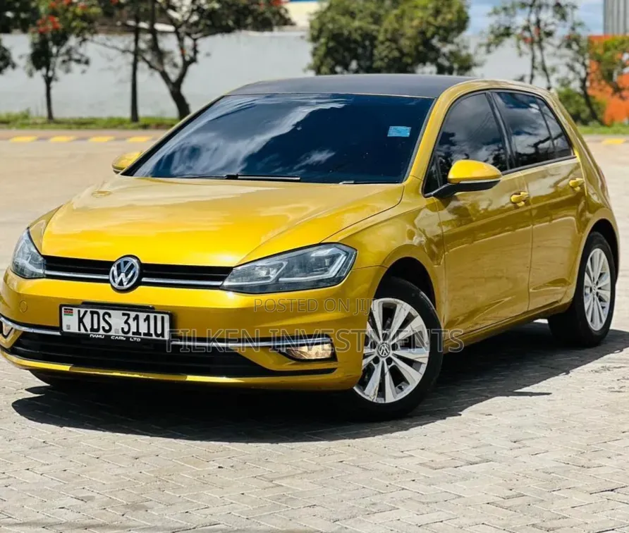 Volkswagen Golf 2017 Gold