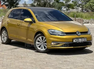 Volkswagen Golf 2017 Gold