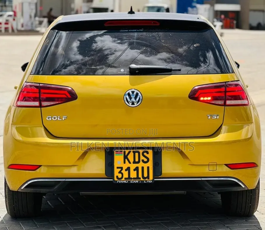 Volkswagen Golf 2017 Gold