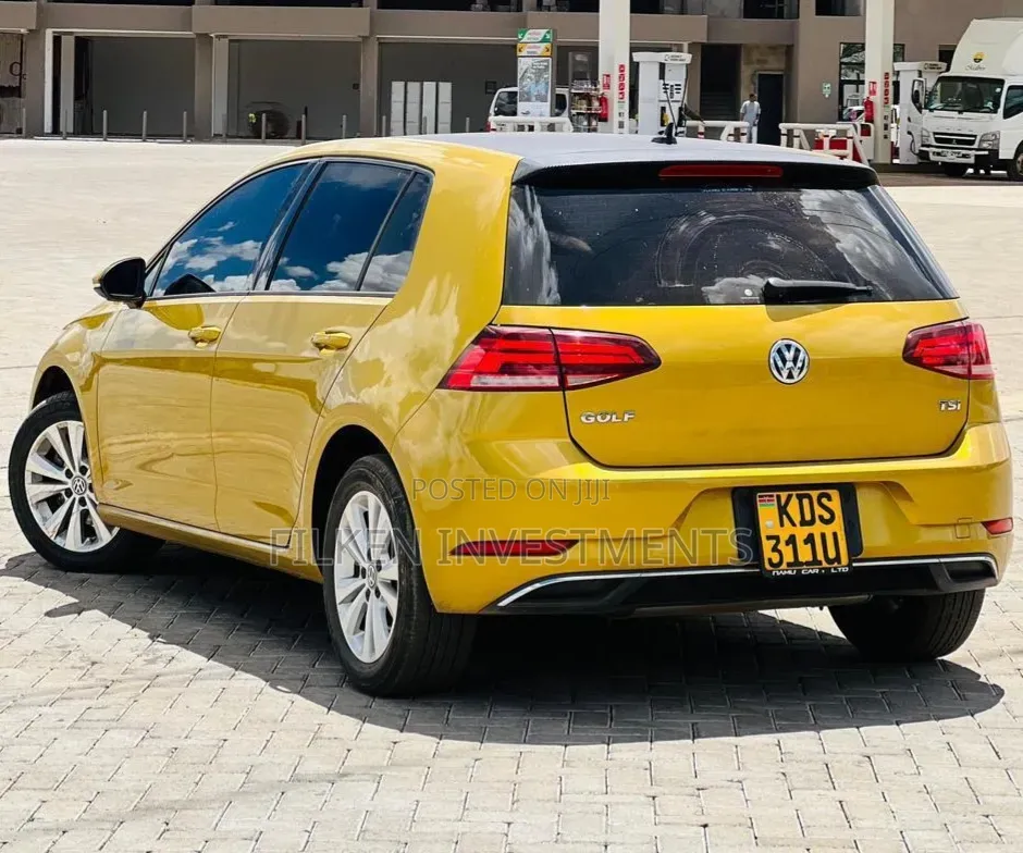 Volkswagen Golf 2017 Gold