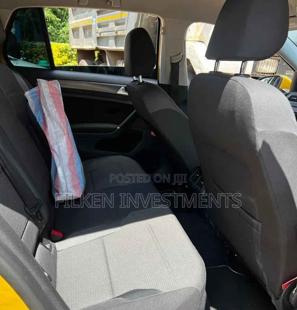 Volkswagen Golf 2017 Gold