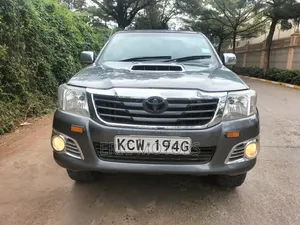 Toyota Hilux 2012 Gray