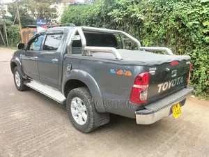 Toyota Hilux 2012 Gray