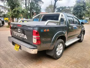 Toyota Hilux 2012 Gray
