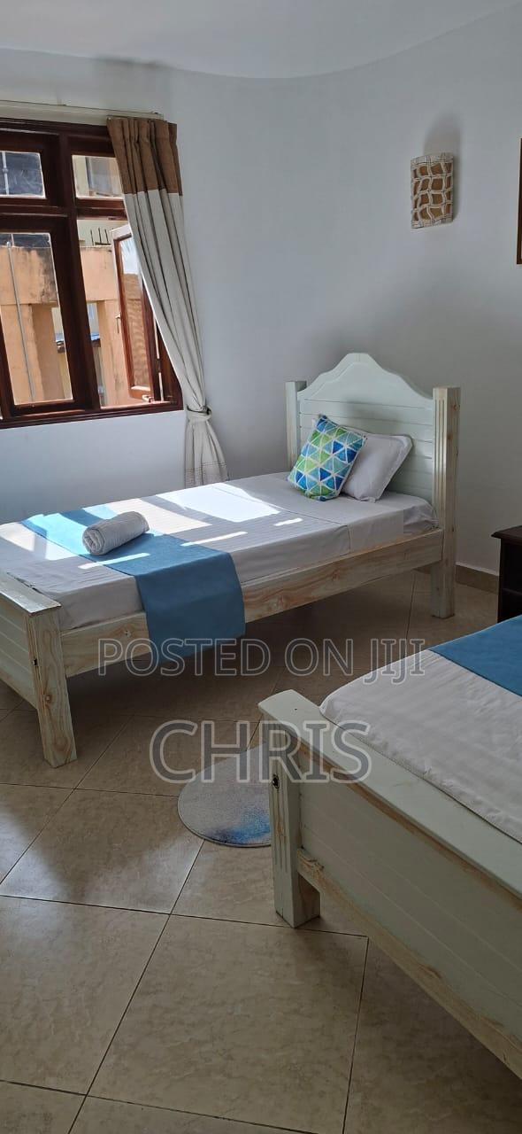 Lot Sale! Beds, Carpet, Portraits, Mattresses, Sofas, Washing Machine - thumbnail 14