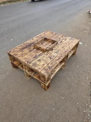 Simple Rustic Pallet Table