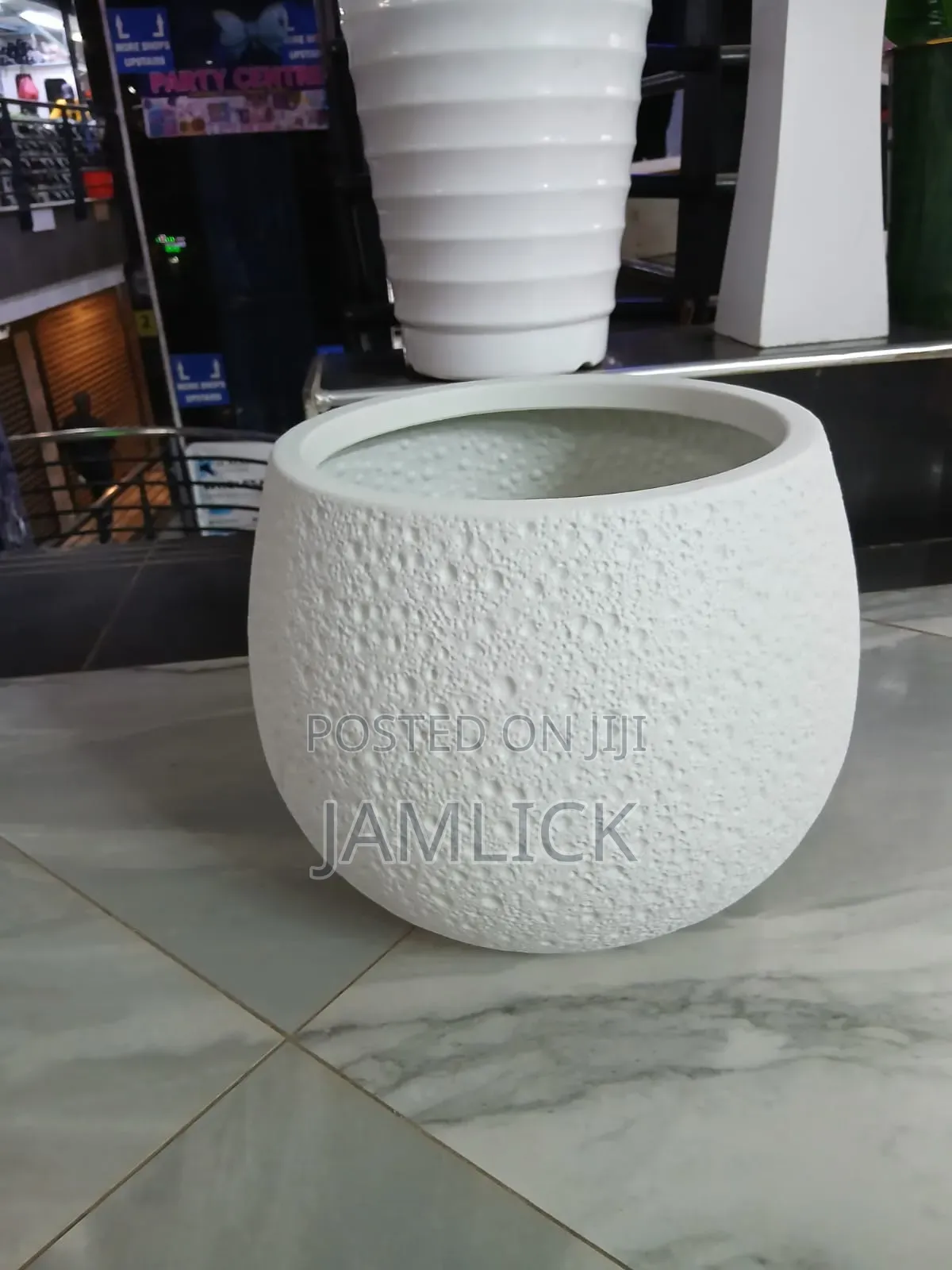 Stylish Decorative Planter - Gw