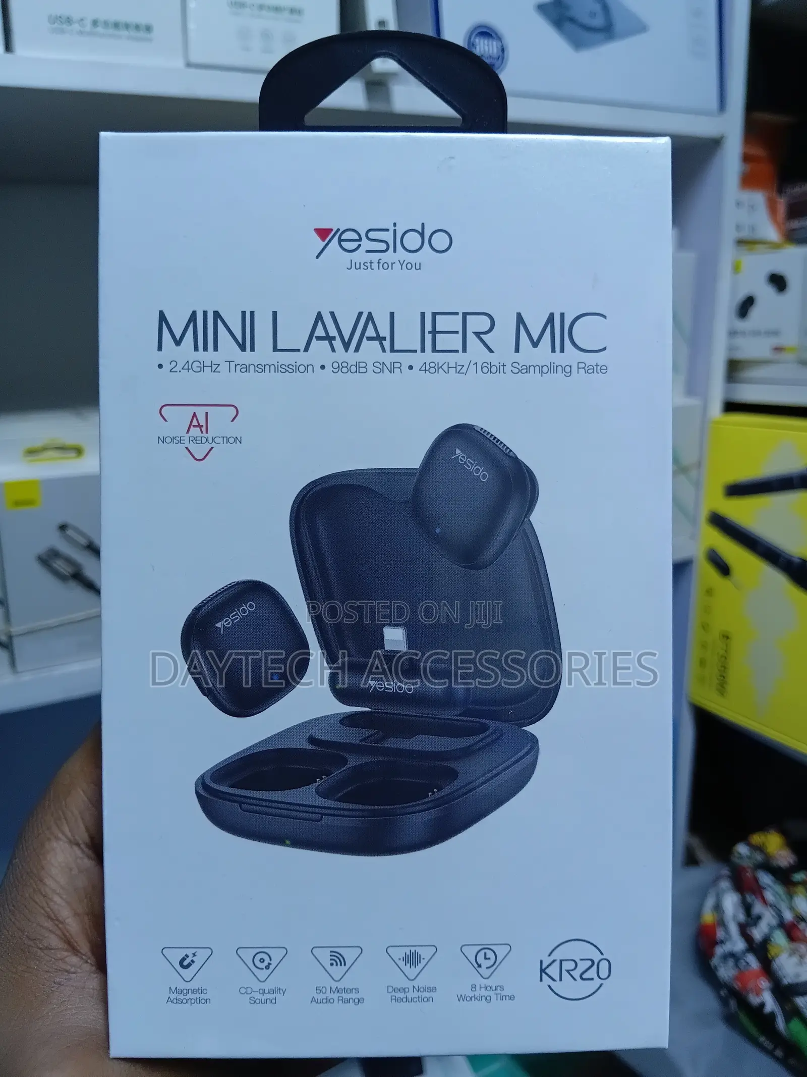 Yesido Kr20 Mini Wireless Lavalier Microphone for iPhones and iPads.