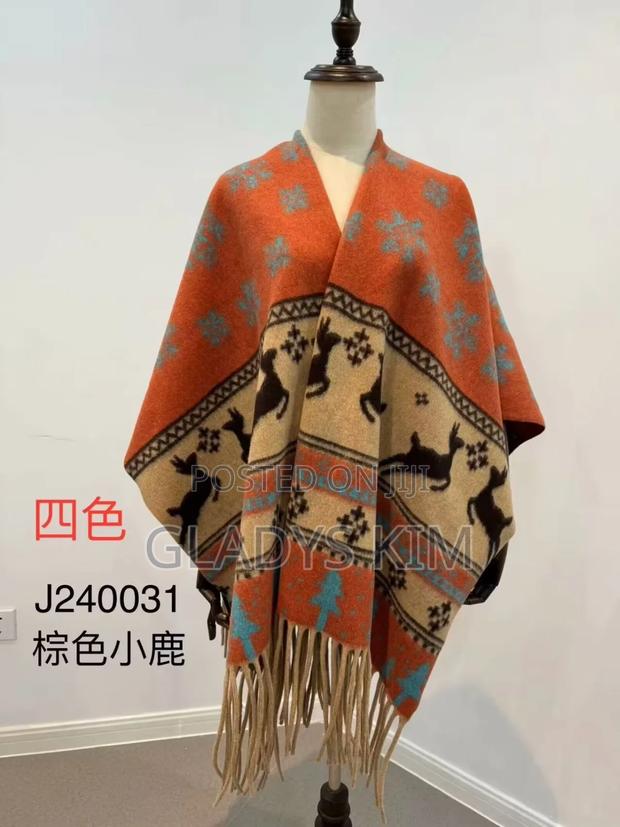 Warm Poncho - thumbnail 6