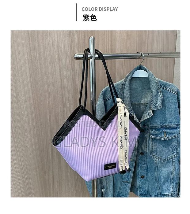 Vshaped Fashion Bag - thumbnail 2