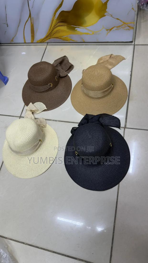 Beach Hats With a Bow at Th4 Back at 600