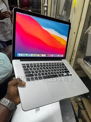 Laptop Apple MacBook Pro 2015 8GB Intel Core i7 SSD 256GB