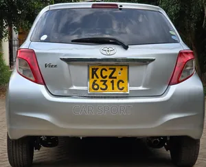 Toyota Vitz 2012 Silver