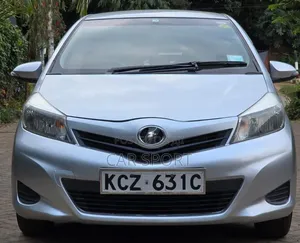Toyota Vitz 2012 Silver