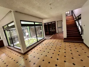 5bdrm House in Muthaiga for rent