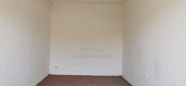 Shop to Let - thumbnail 2